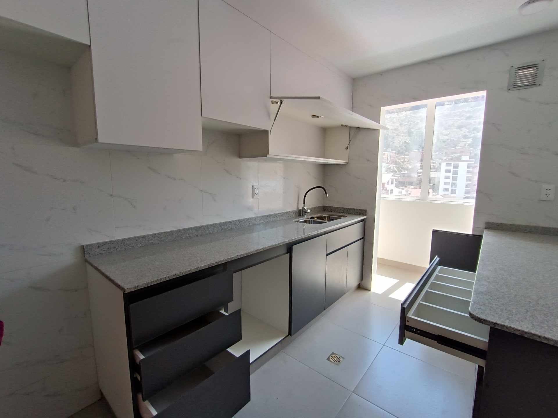 Departamento Av. Ovando Candia, esquina calle 17 Foto 2