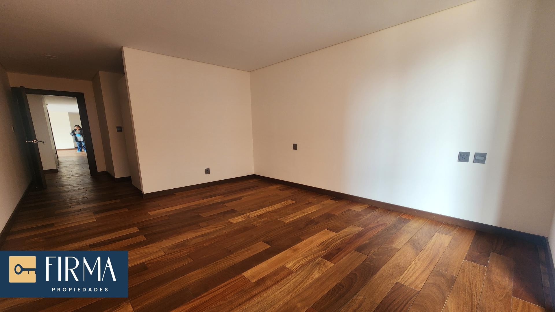 Departamento en VentaDEPARTAMENTO DE LUJO CON BALCONES EN OBRAJES 3 dormitorios 4 baños 1 parqueos Foto 13