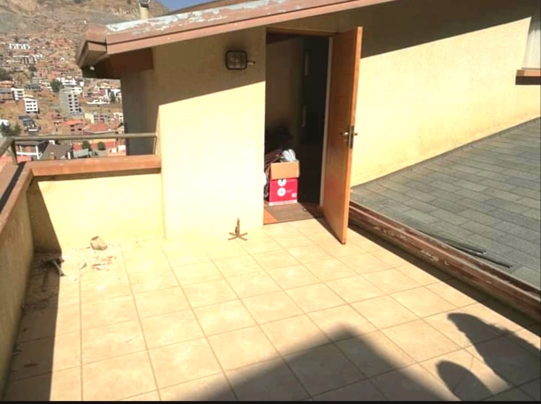 Casa en Cota Cota en La Paz 3 dormitorios 4 baños 2 parqueos Foto 8