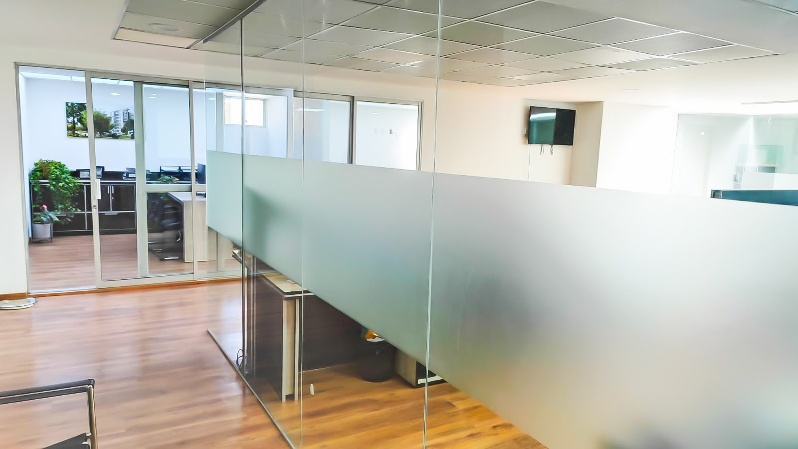 Oficina en Venta<b>OFICINA NUEVA DE 154 M2. EN VENTA EN LA AVENIDA 6 DE AGOSTO</b>  6 dormitorios 2 baños  Foto 1