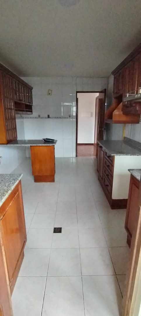 Departamento en AlquilerAV. ARCE  3 dormitorios 4 baños 1 parqueos Foto 4