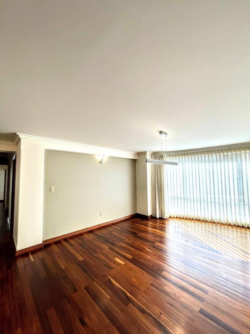 Departamento en AlquilerACHUMANI C/23 3 dormitorios 4 baños 1 parqueos Foto 1