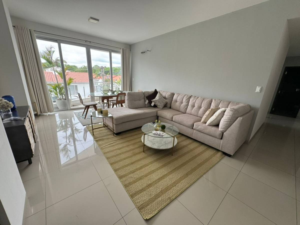 Departamento en Entre 3er y 4to anillo Oeste en Santa Cruz de la Sierra 3 dormitorios 2 baños  Foto 2