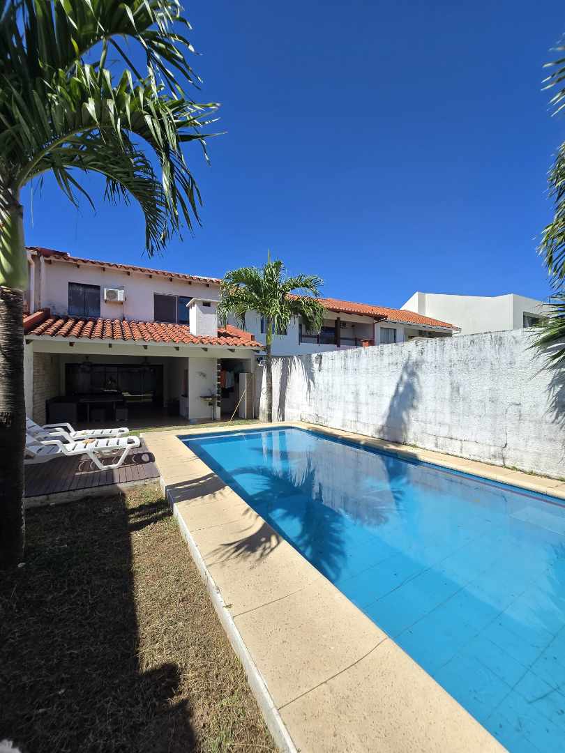 Casa en VentaZONA NORTE Km 8   1 /2 4 dormitorios 4 baños 2 parqueos Foto 5