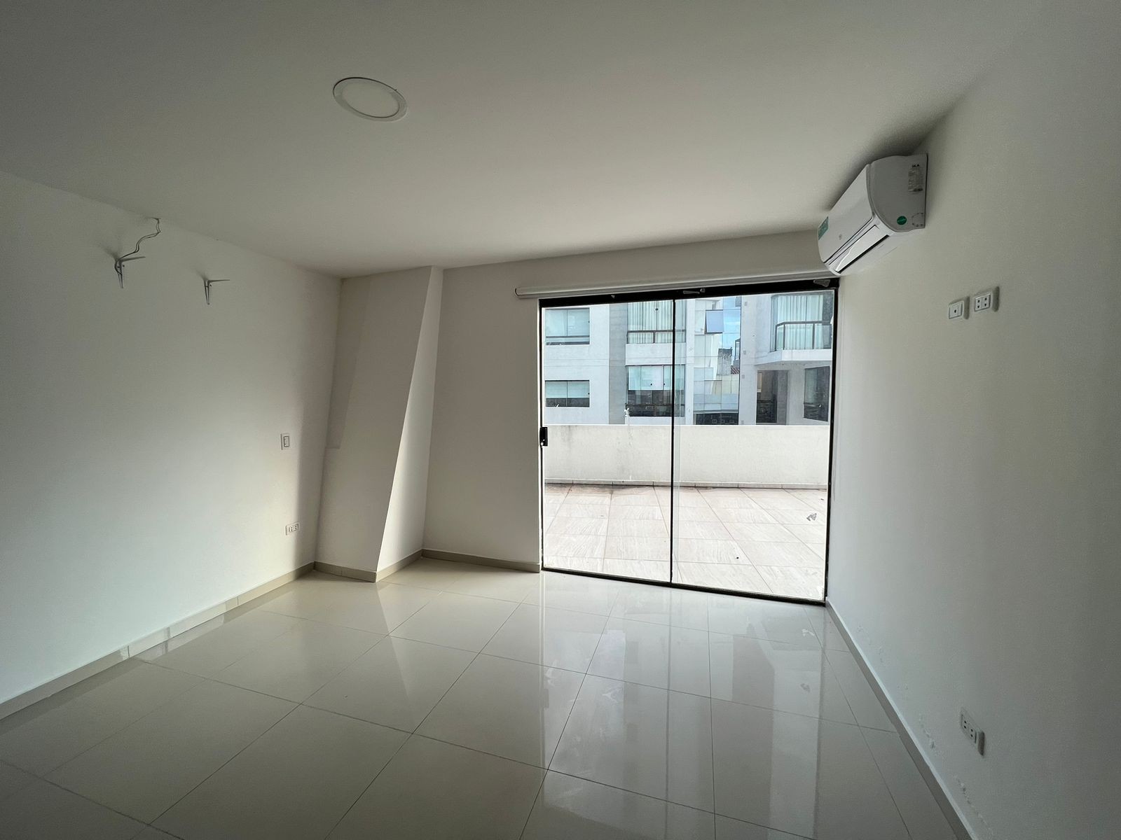 Departamento Zona central Calle tarija esquina Irla zona parque Urbano Foto 15