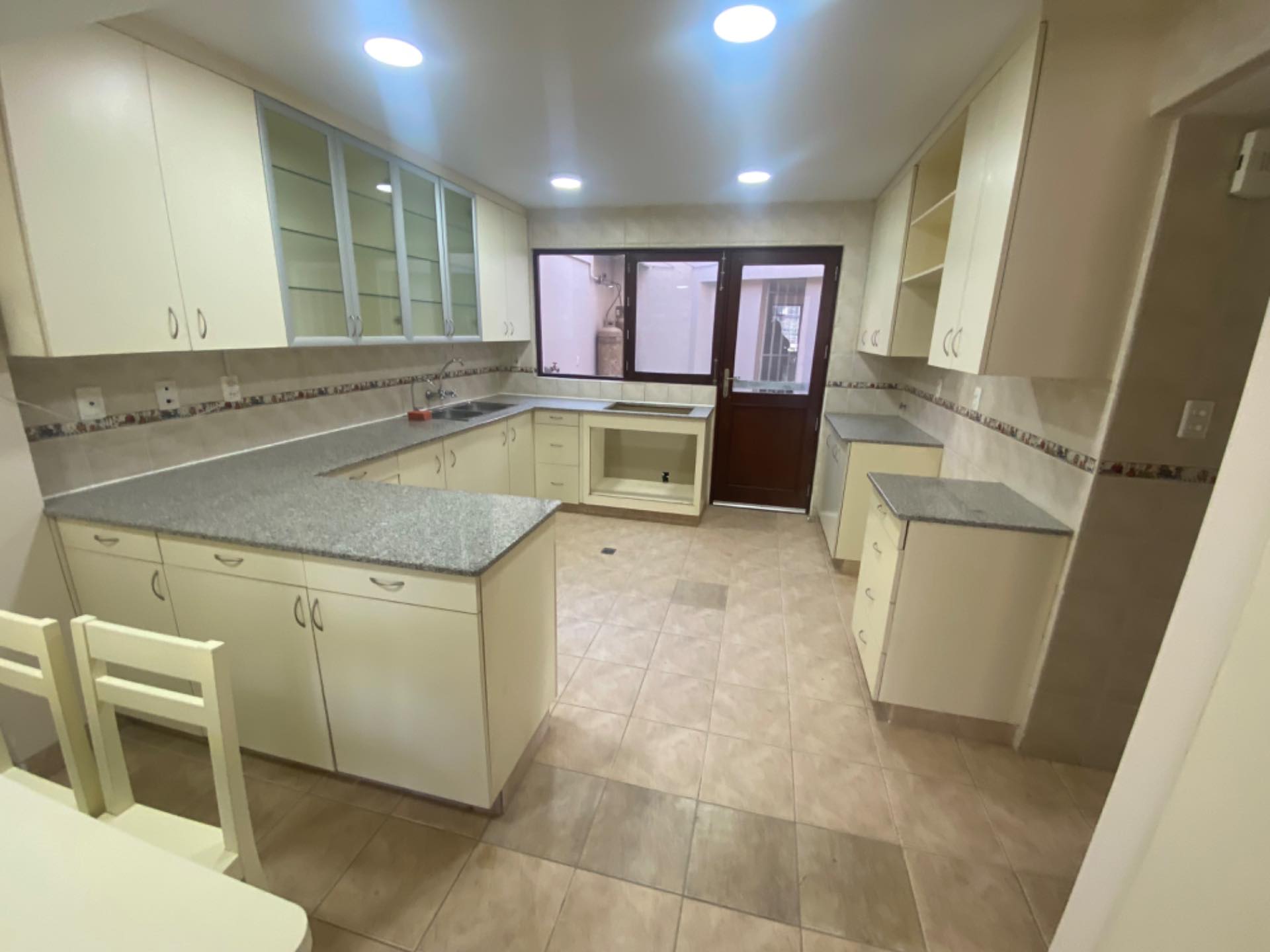 Casa en VentaCalle 15 de Calacoto y Costanera 4 dormitorios 4 baños 2 parqueos Foto 8