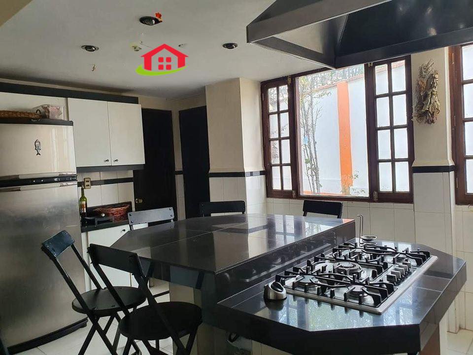 Casa en VentaAlto Irpavi  4 dormitorios 4 baños 3 parqueos Foto 7