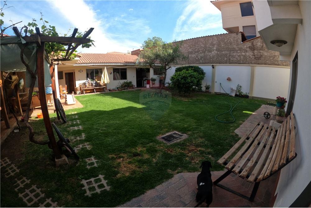 Casa en Aranjuez en Cochabamba 6 dormitorios 5 baños 5 parqueos Foto 11