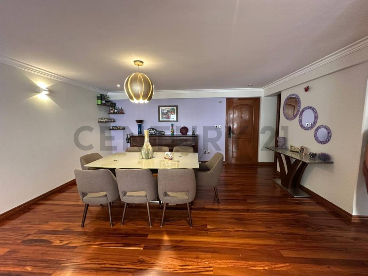 En Alquiler a $us 2,200 Foto 16