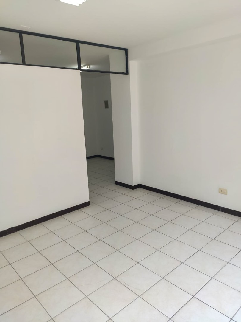 Oficina en Los Pinos en La Paz 1 dormitorios 1 baños  Foto 6