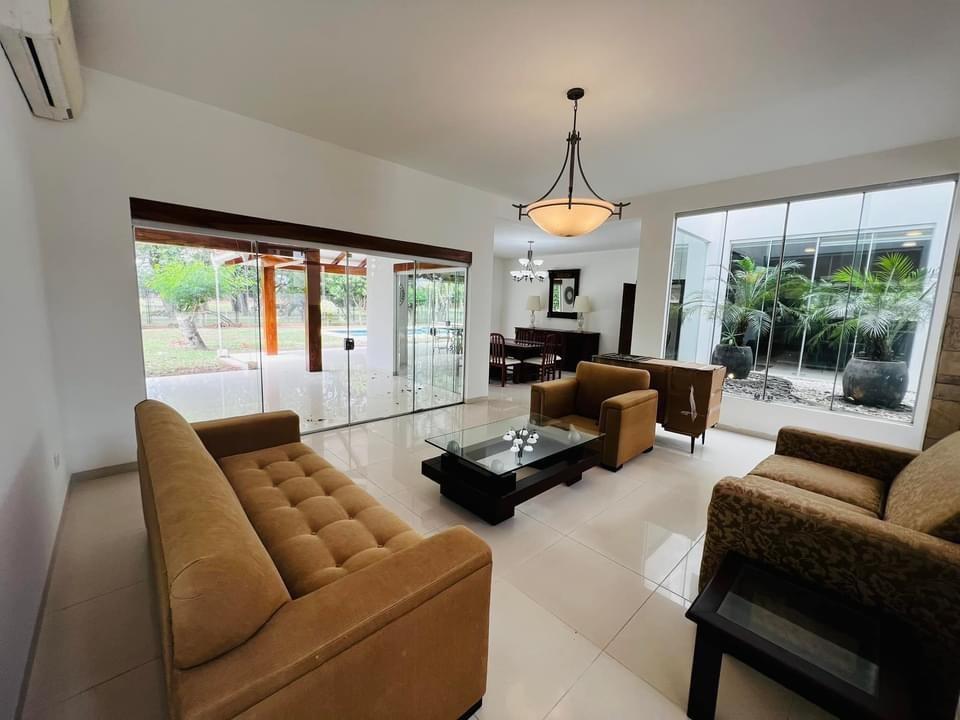 Casa en Urubó en Santa Cruz de la Sierra 4 dormitorios 6 baños 4 parqueos Foto 17