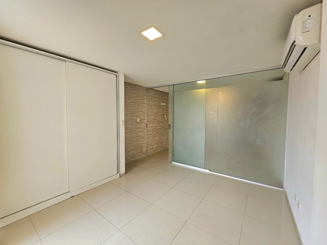 Departamento en Entre 2do y 3er anillo Oeste en Santa Cruz de la Sierra 1 dormitorios 1 baños  Foto 7
