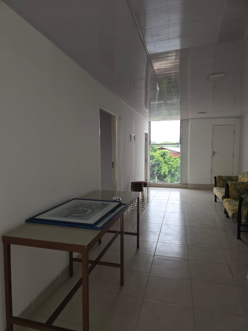 Oficina en Entre 1er y 2do anillo Sur en Santa Cruz de la Sierra 4 dormitorios 2 baños  Foto 8