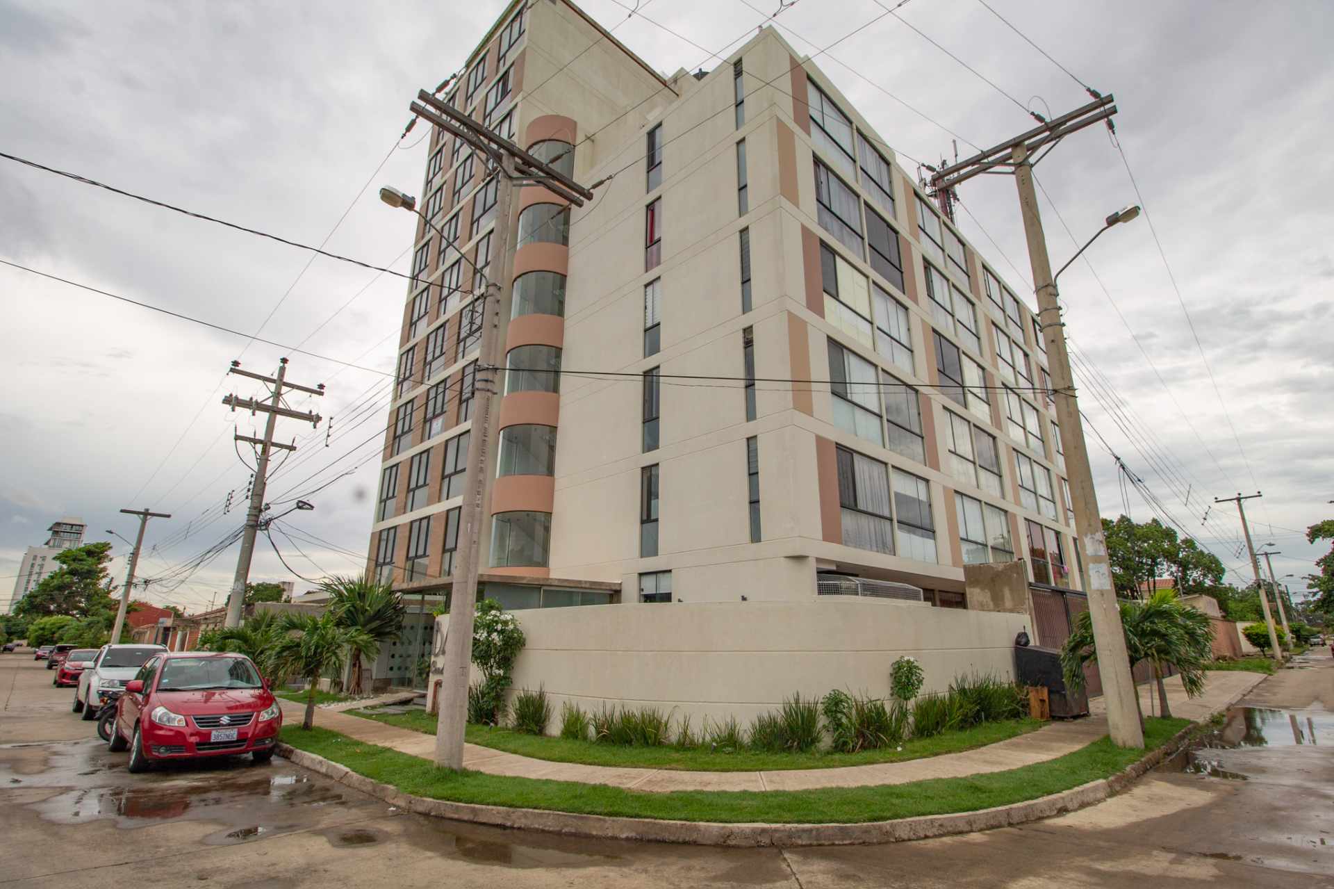 Departamento en VentaMonoambiente en Venta en el Condominio Barak Ubicado en la Zona Norte 5to anillo entre Av. Banzer y Beni 1 dormitorios 1 baños 1 parqueos Foto 1