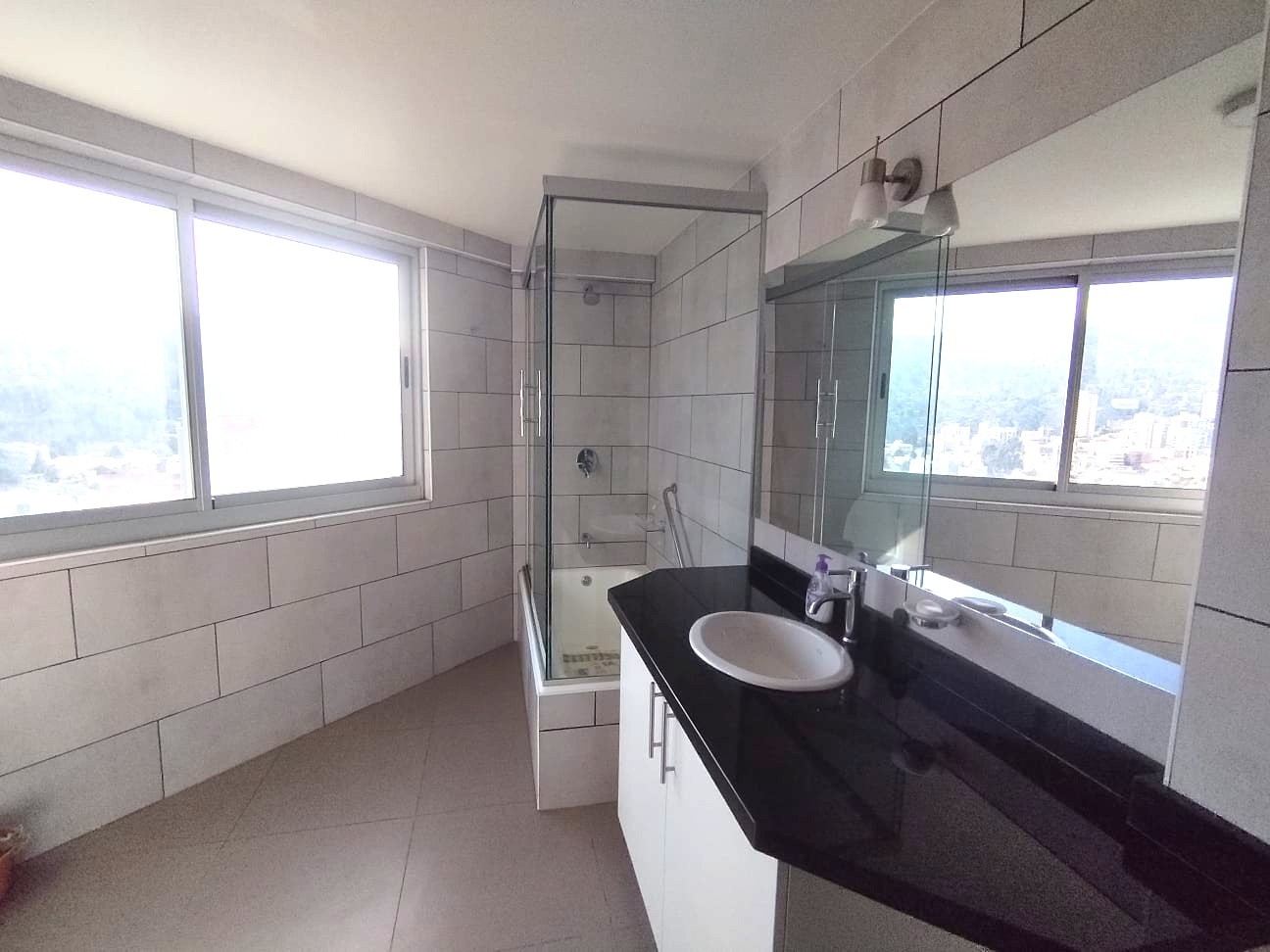 Departamento en AlquilerAVENIDA ARCE   -    LA PAZ  3 dormitorios 4 baños 1 parqueos Foto 5