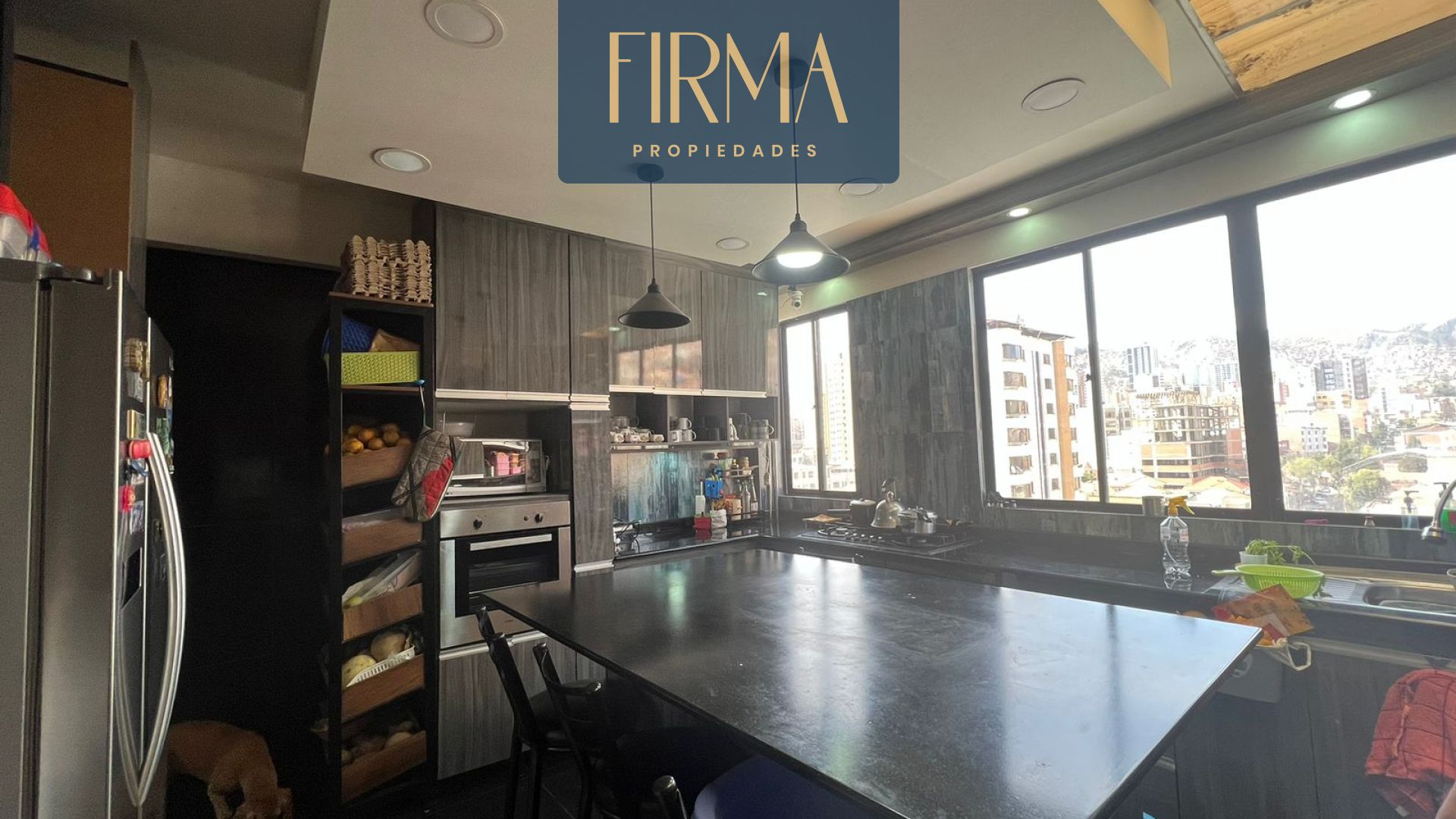 Departamento en AnticréticoPENTHOUSE EN ANTICRETICO EN MIRAFLORES 4 dormitorios 4 baños 2 parqueos Foto 4