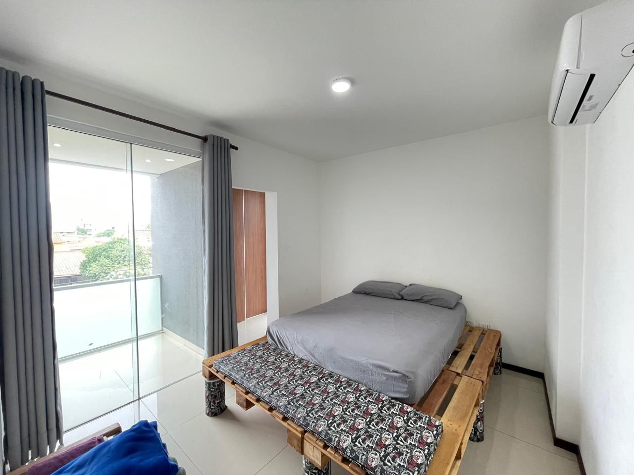 Departamento en Entre 4to y 5to anillo Norte en Santa Cruz de la Sierra 2 dormitorios 2 baños  Foto 4