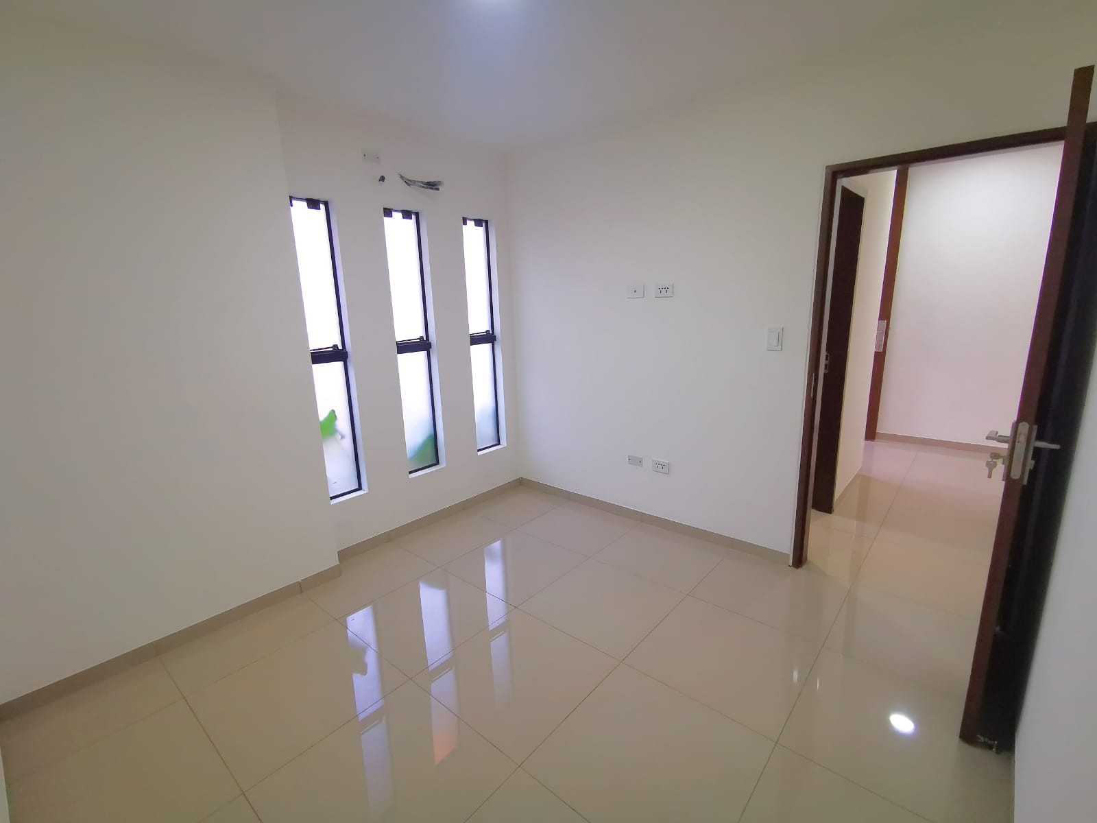 Casa en VentaAV. BANZER - CONDOMINIO CASA DE  CAMPO 4 dormitorios 4 baños 2 parqueos Foto 10