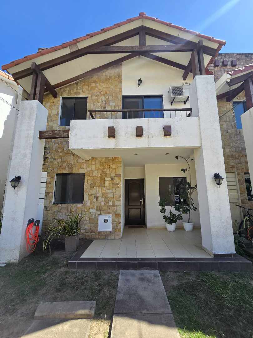 Casa en VentaZONA NORTE Km 8   1 /2 4 dormitorios 4 baños 2 parqueos Foto 8