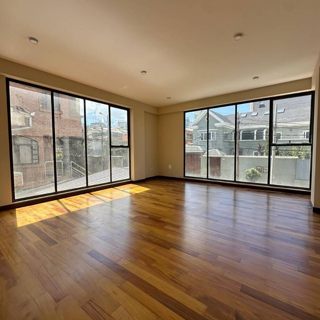 Departamento en AlquilerBONITO DEPARTAMENTO AMOBLADO O VACIO EN ALQUILER DE 2 DORMITORIOS EN CALACOTO CENTRO 2 dormitorios 3 baños  Foto 8