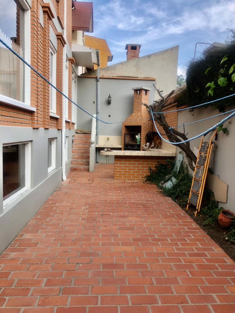 Casa en AlquilerLISTA PARA HABITARLA Y DISFRUTARLA 3 dormitorios 5 baños 4 parqueos Foto 2