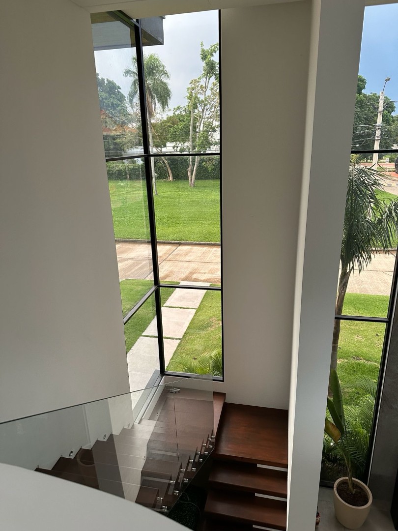 Casa en AlquilerZONA URUBO 
CONDOMINIO RIO SIERRA 
CASA DE LUJO EN ALQUILER !!!!! 4 dormitorios 8 baños 4 parqueos Foto 3