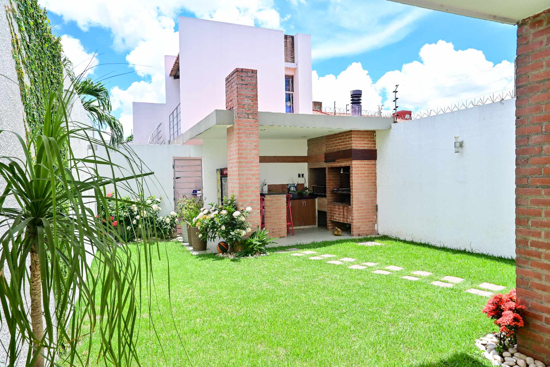 Casa en VentaAv Pirai 4 to anillo  3 dormitorios 4 baños 2 parqueos Foto 1