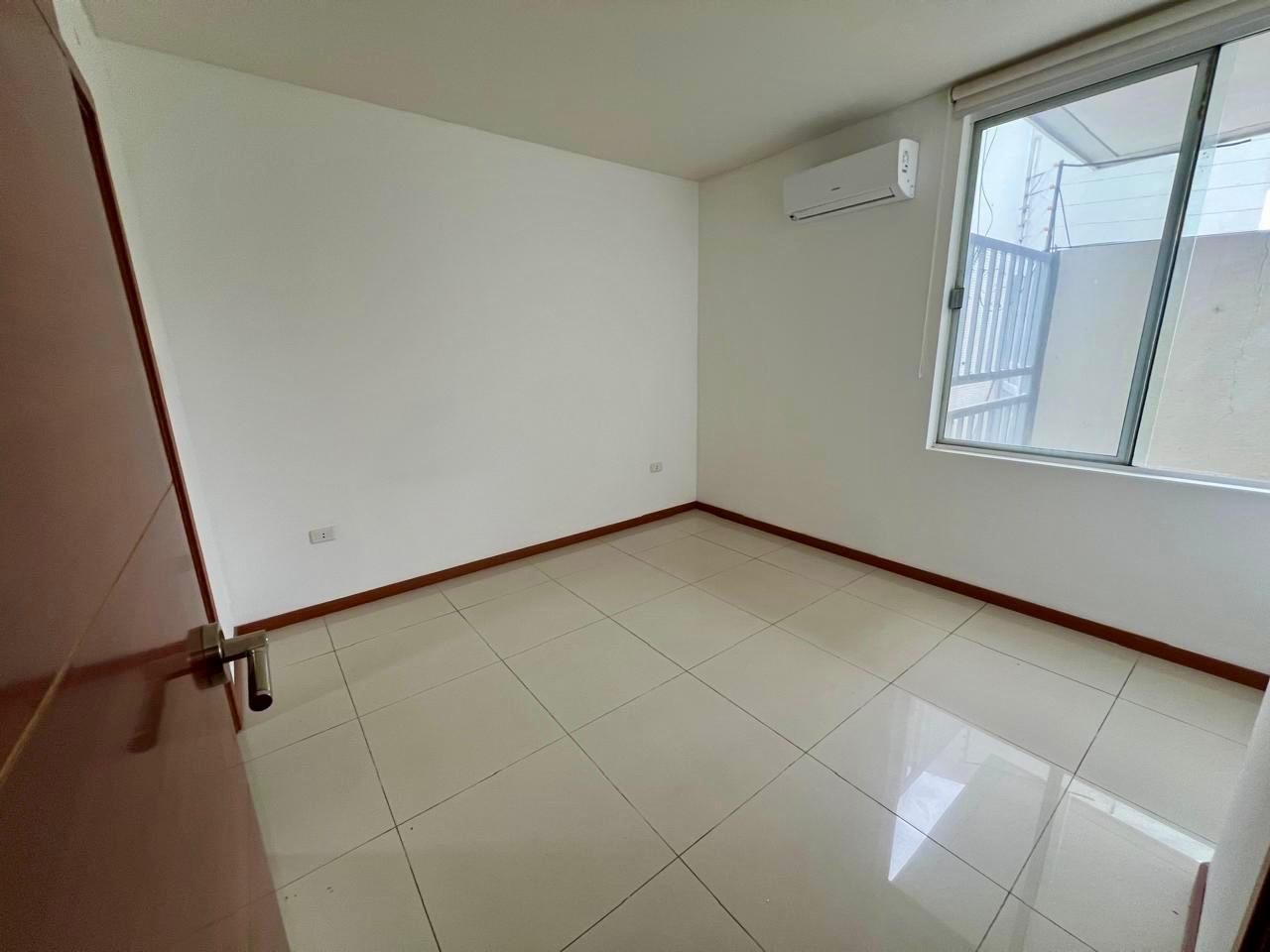 Casa en VentaEn Venta de Ocasión Hermosa Casa en Condominio Las Palmas II 3 dormitorios 3 baños 2 parqueos Foto 6