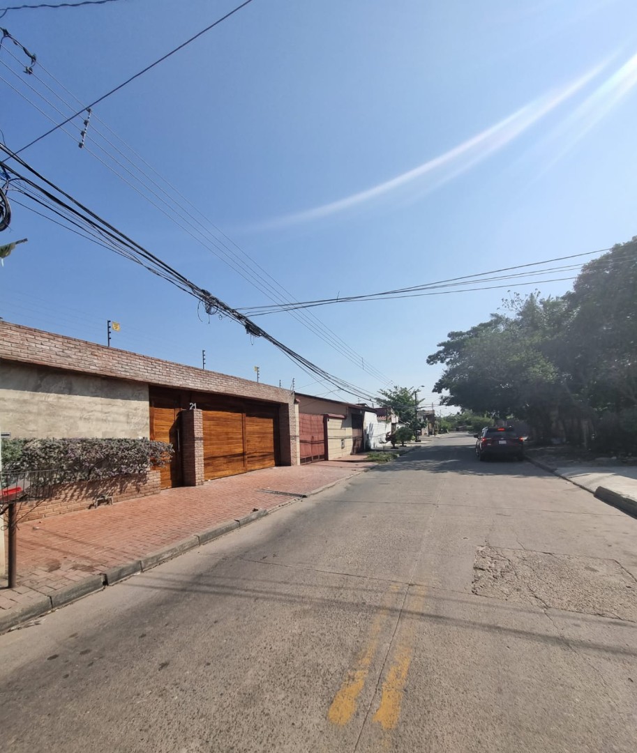 Casa en VentaCasa 4to anillo y Av. Pirai 3 dormitorios 2 baños 2 parqueos Foto 1