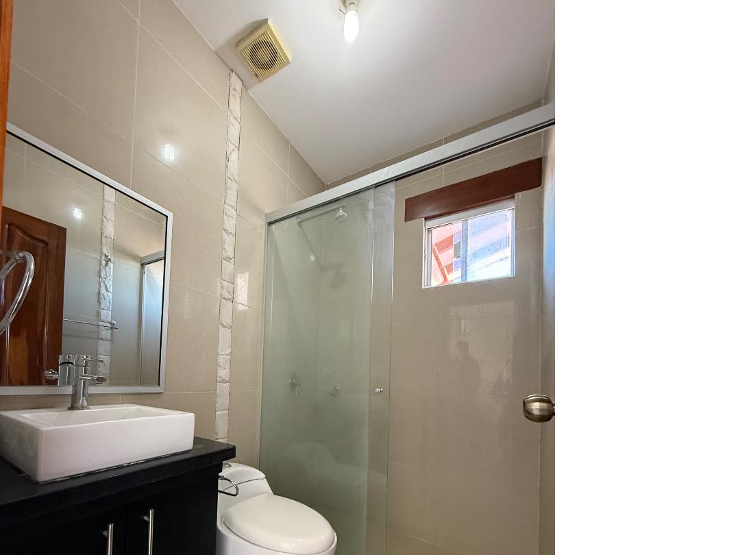 Casa en Urubó en Santa Cruz de la Sierra 4 dormitorios 3 baños 3 parqueos Foto 8