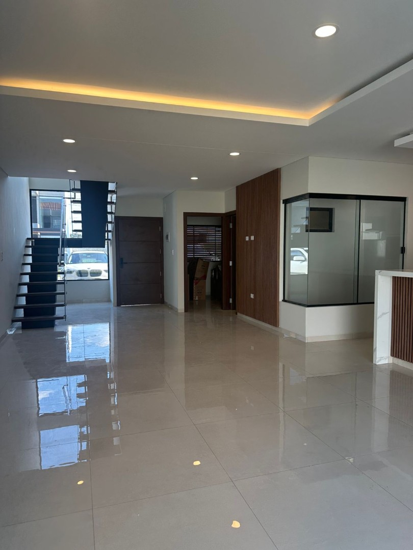 Casa en Urubó en Santa Cruz de la Sierra 3 dormitorios 3 baños 2 parqueos Foto 3