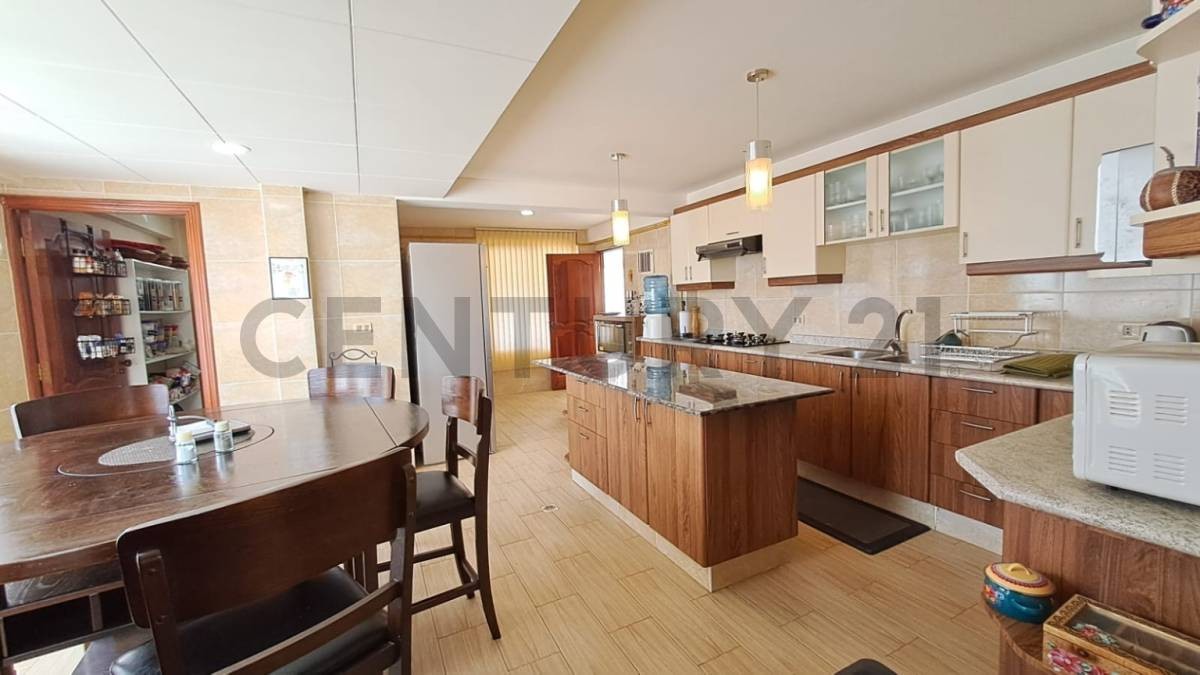 Casa en La Florida en La Paz 4 dormitorios 6 baños 4 parqueos Foto 4