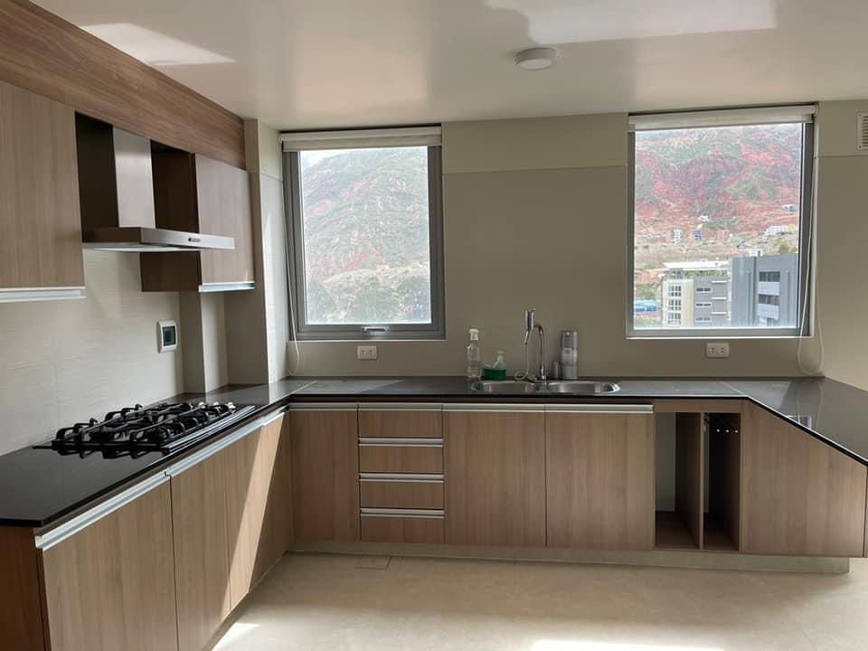 En Alquiler a $us 1,500 Foto 3