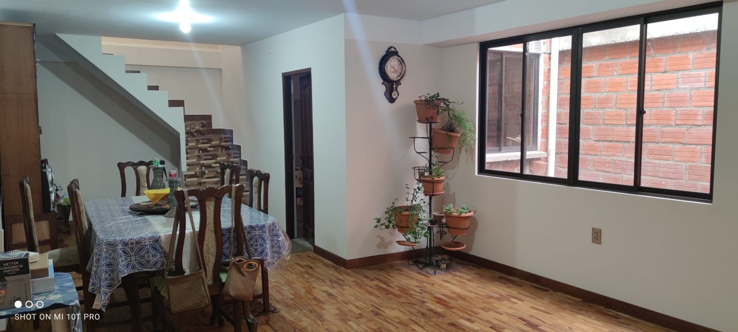 Casa en San Pedro en La Paz 4 dormitorios 2 baños  Foto 4