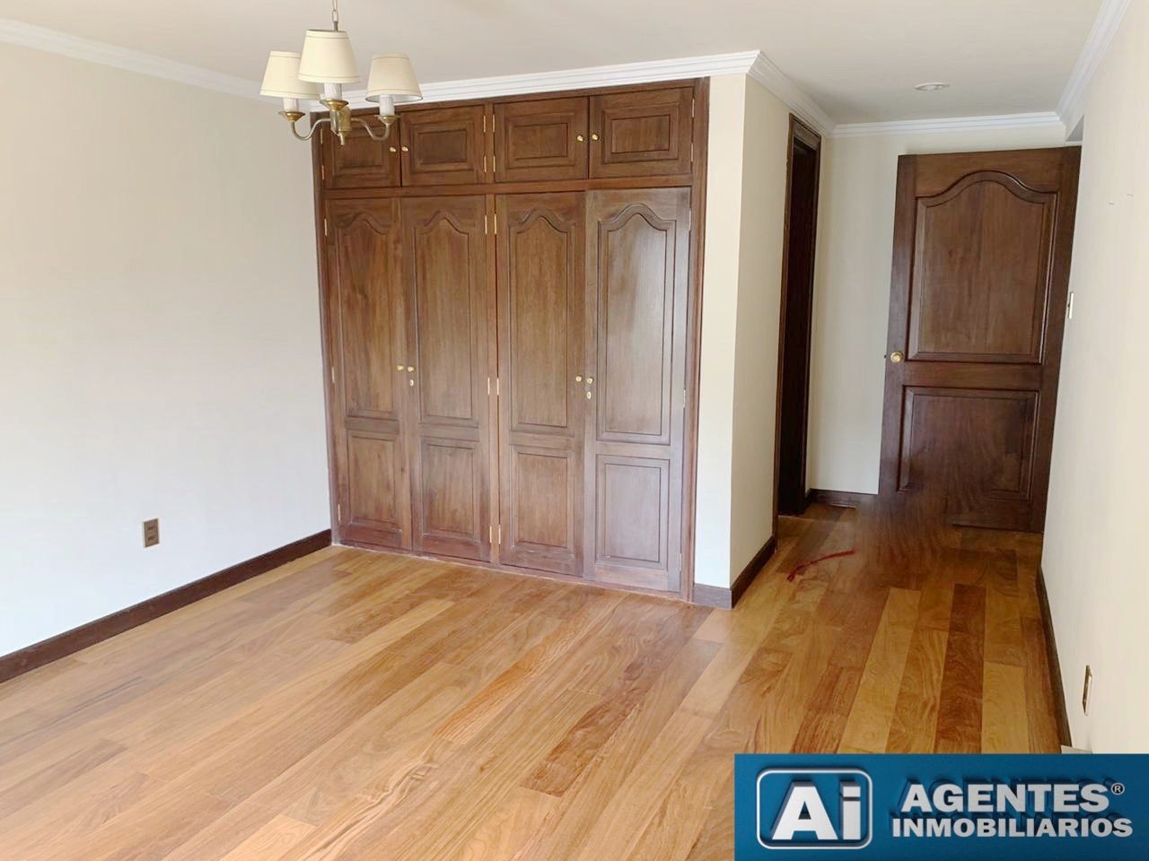 Casa en AlquilerLA FLORIDA HERMOSA RESIDENCIA EN ALQUILER 4 dormitorios 4 baños 4 parqueos Foto 4