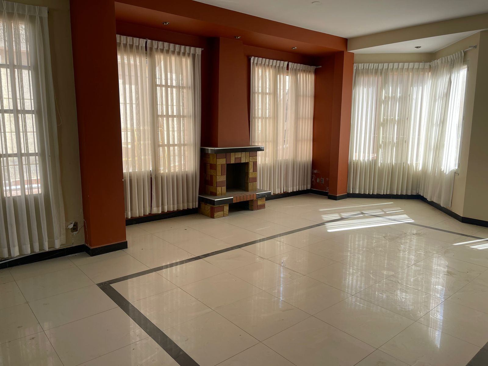 Casa en Sacaba en Cochabamba 4 dormitorios 4 baños 3 parqueos Foto 11