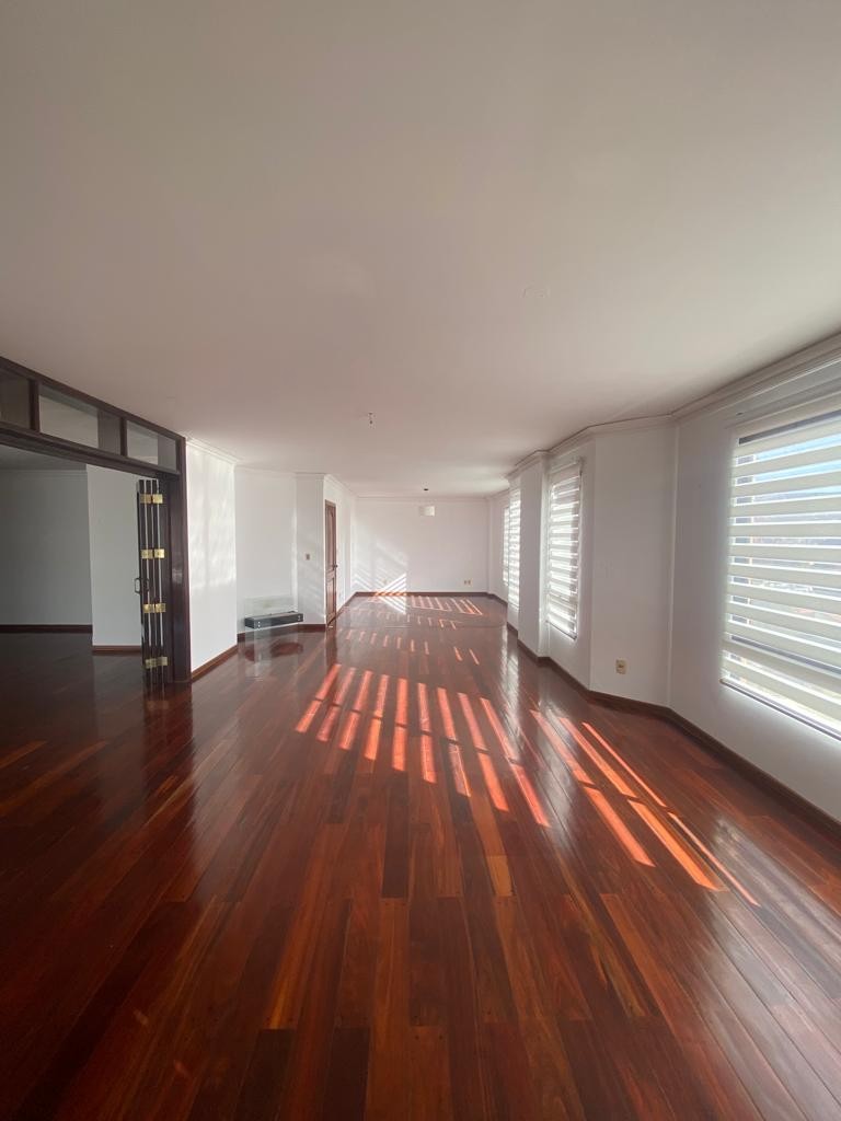 Departamento en Calacoto en La Paz 4 dormitorios 6 baños 2 parqueos Foto 2