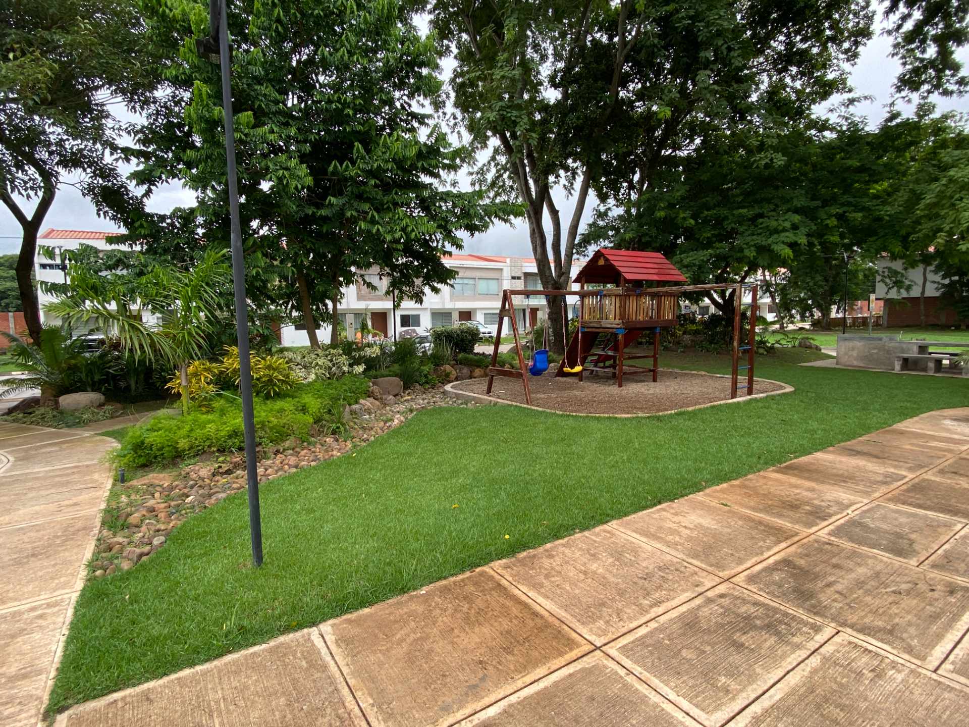 Casa en VentaCondominio Las Palmeras 2. Km 8 Carretera al Norte entrando por Mainter, al lado de ASAI NORTE.   4 dormitorios 4 baños 2 parqueos Foto 5