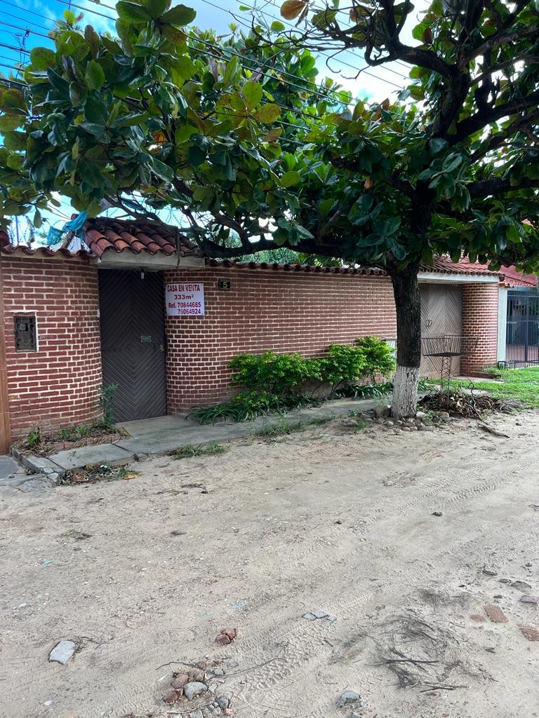 Casa en Entre 5to y 6to anillo Sur en Santa Cruz de la Sierra 3 dormitorios 2 baños 3 parqueos Foto 2