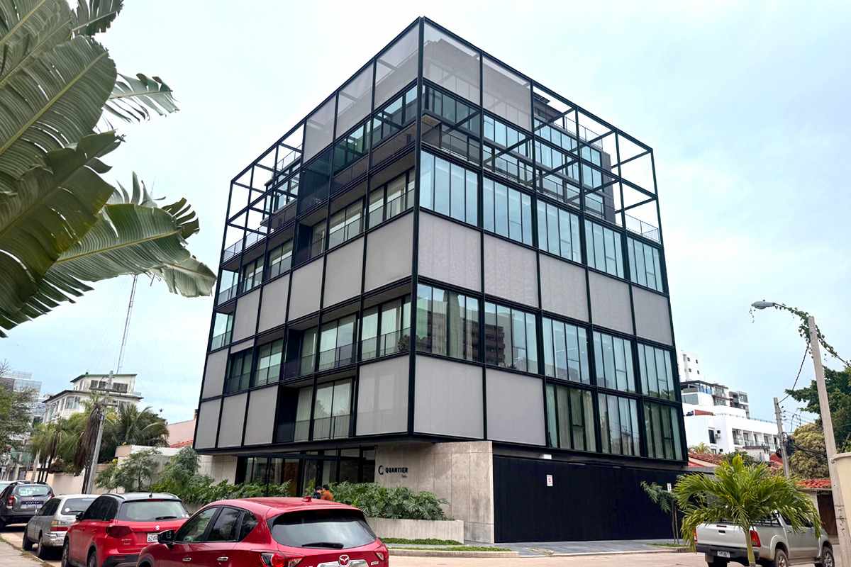 Departamento en VentaEquipetrol plaza Italia entre 2do y 3er anillo  2 dormitorios 3 baños 2 parqueos Foto 3