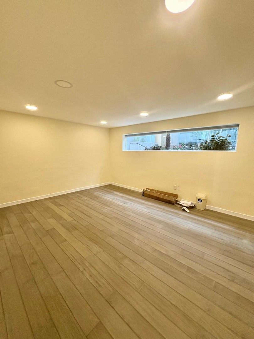 Oficina en AlquilerAlquiler Moderna Oficina con
 Local Comercial, Calacoto  4 dormitorios 1 baños 1 parqueos Foto 2