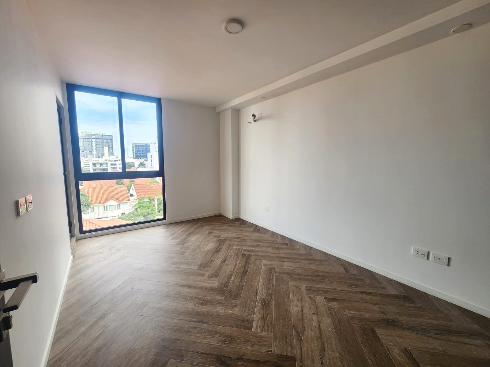 Departamento en VentaEDIFICIO YOU PLAZA ZONA EQUIPETROL 1 dormitorios 1 baños  Foto 5