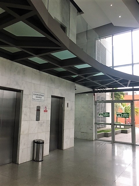 Oficina en AlquilerEdificio Torre Duo, Equipetrol 4to anillo  Foto 14