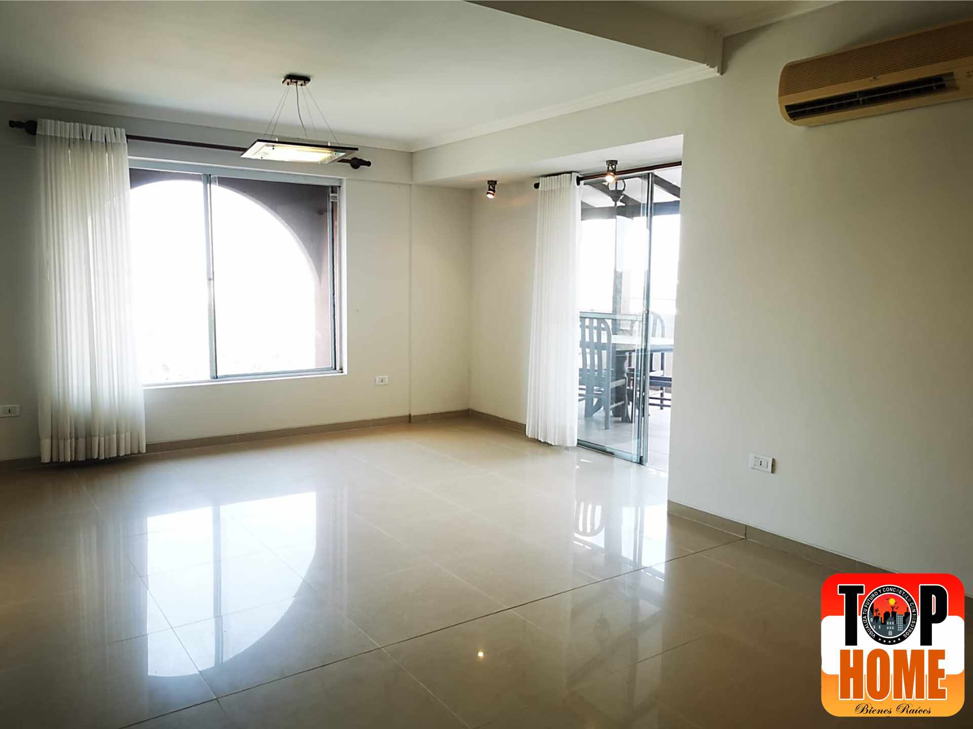 Departamento en Entre 4to y 5to anillo Norte en Santa Cruz de la Sierra 4 dormitorios 3 baños 2 parqueos Foto 2