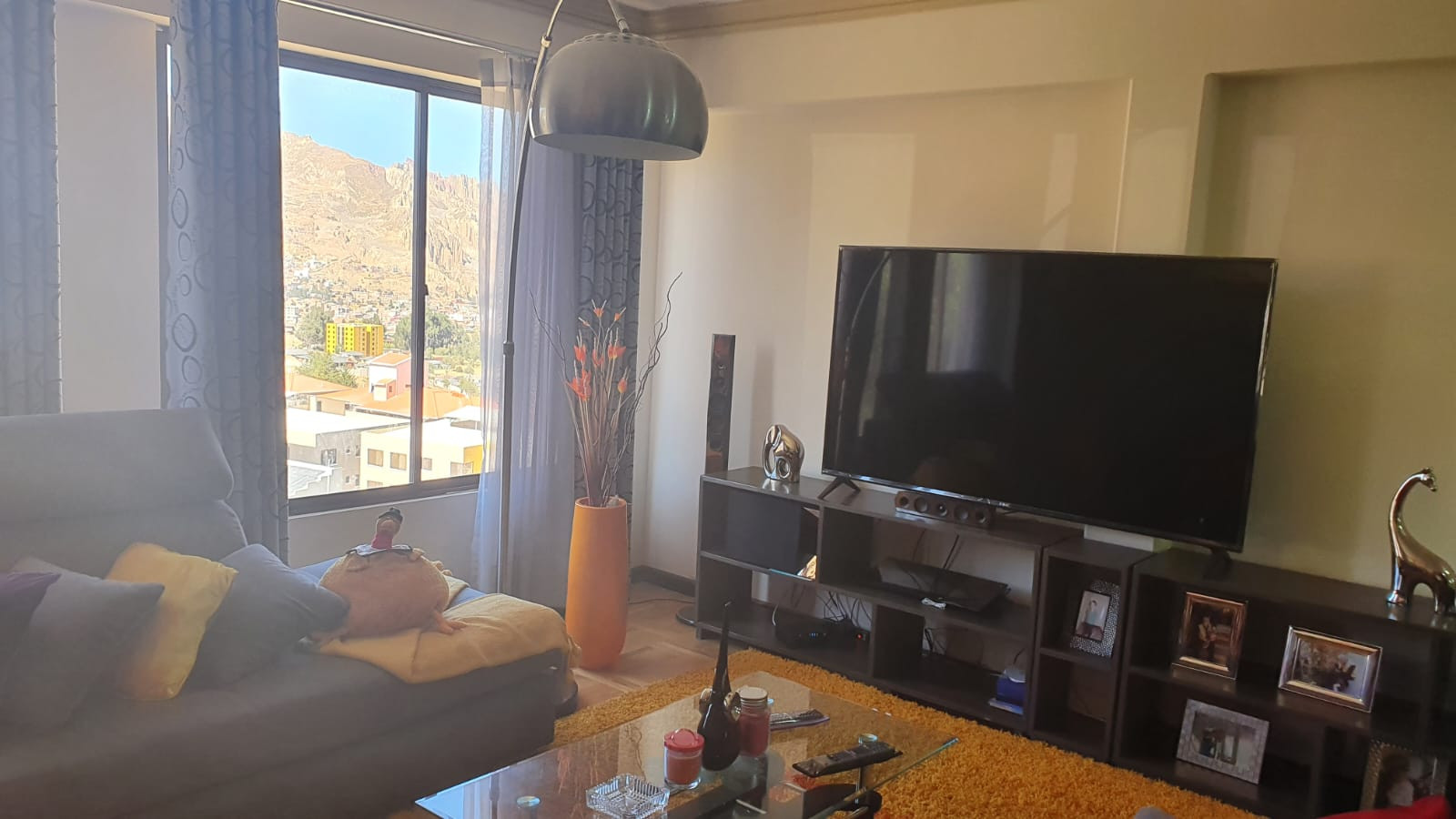 Departamento en VentaACHUMANI, inicio LAS LOMAS 3 dormitorios 3 baños 1 parqueos Foto 4