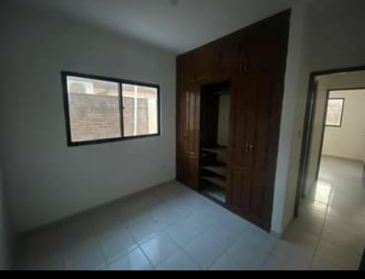 Casa en Entre 6to y 7mo anillo Sur en Santa Cruz de la Sierra 3 dormitorios 2 baños 2 parqueos Foto 3