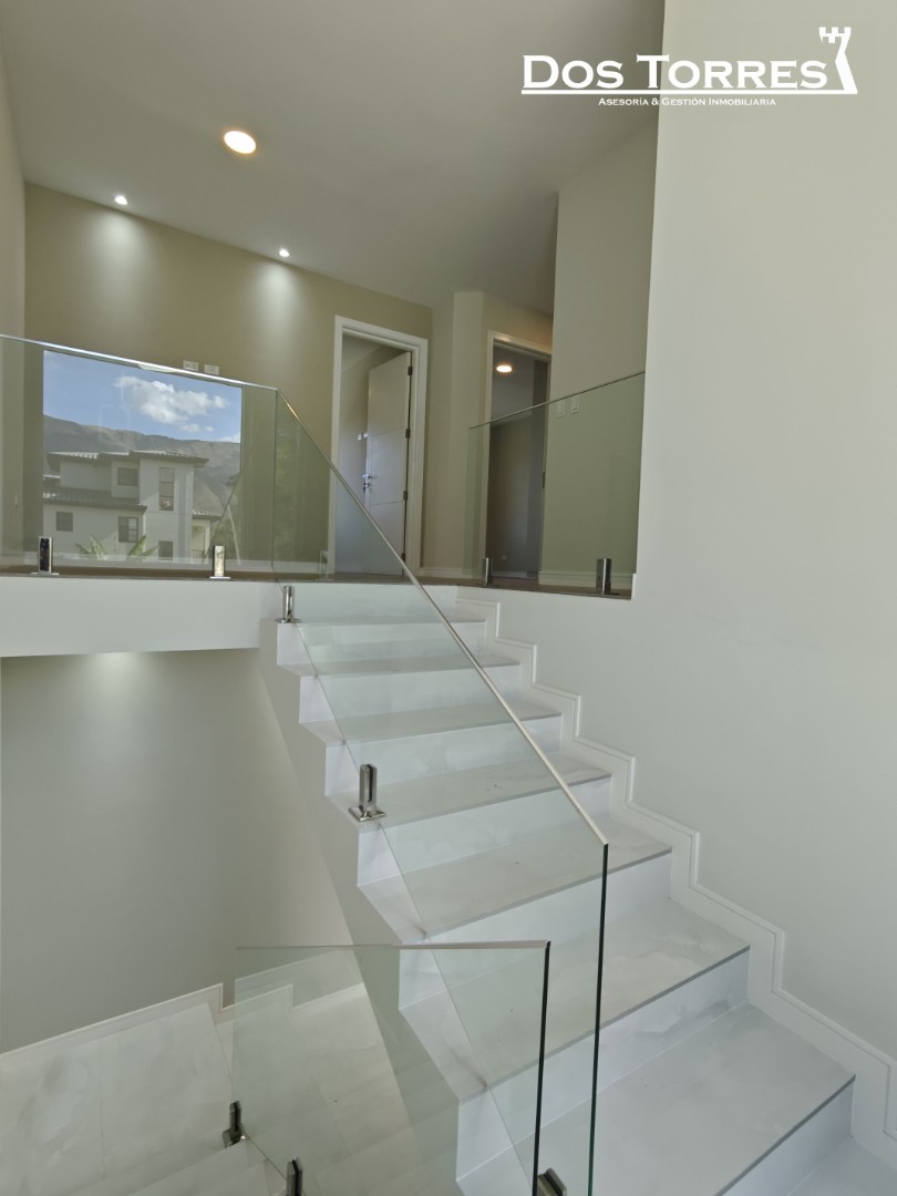 Casa en Tiquipaya en Cochabamba 3 dormitorios 3 baños 2 parqueos Foto 9