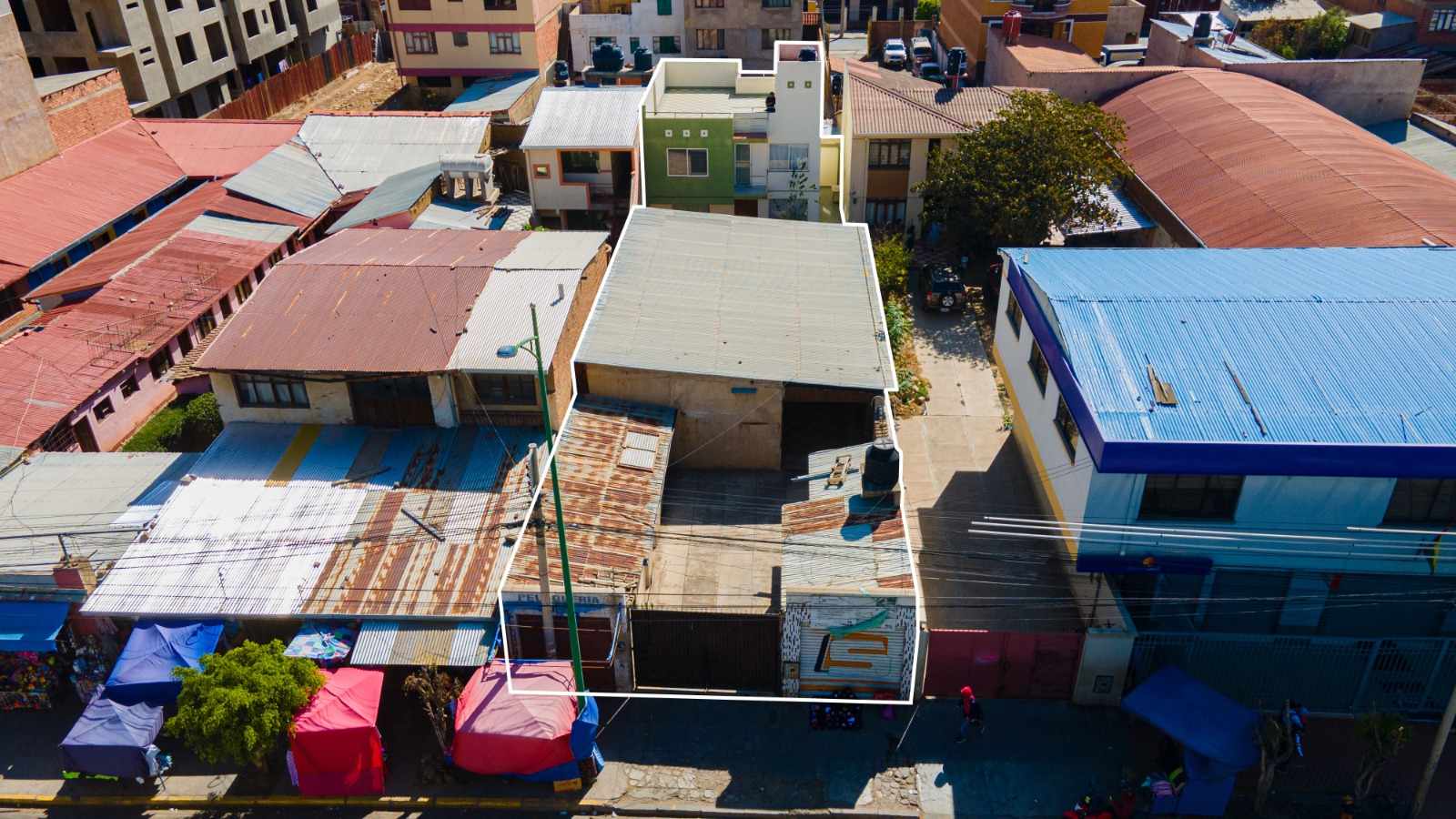 Casa en VentaAv. República - Y Av. 6 de agosto Sur 3 dormitorios 2 baños 2 parqueos Foto 2