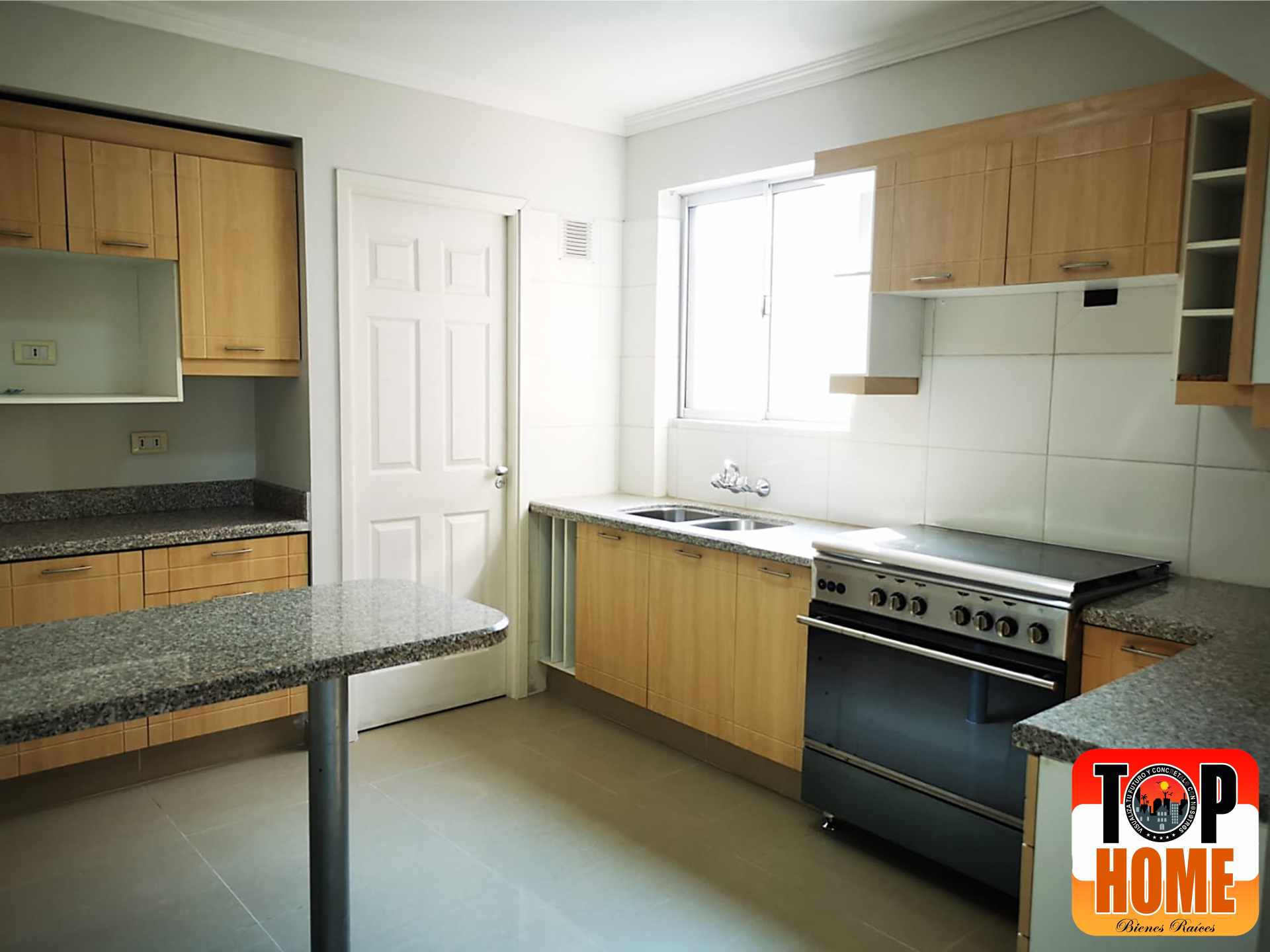 Departamento en Entre 4to y 5to anillo Norte en Santa Cruz de la Sierra 4 dormitorios 3 baños 2 parqueos Foto 4