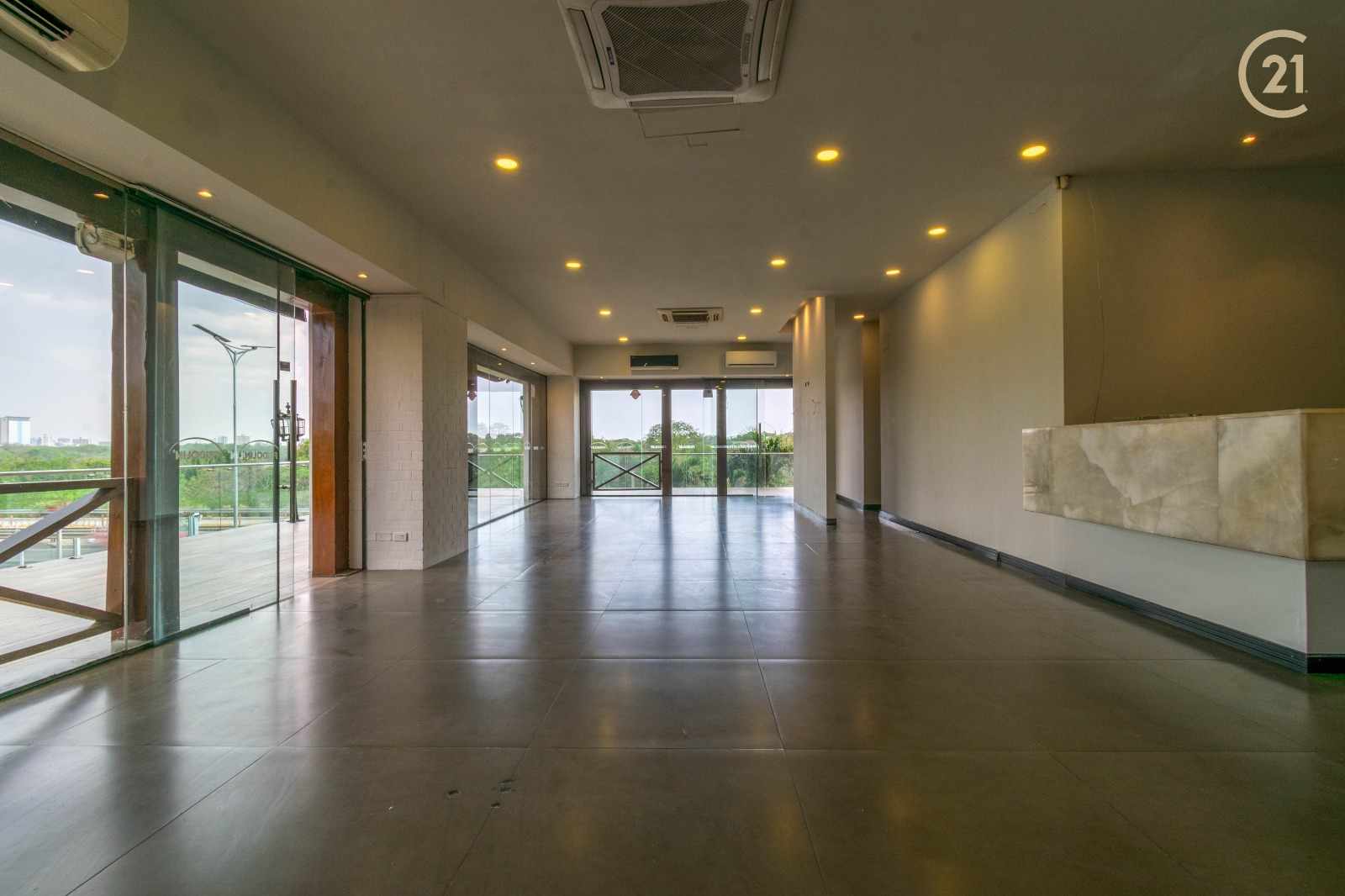 Local comercial en AlquilerLOCALES EN ALQUILER : URUBO OPEN MALL  Foto 12